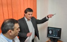 Фото 4: А. Садовий про новий рентгенапарат: «Він дає можливість набагато краще оцінити ситуацію, поставити правильний діагноз і почати лікування»