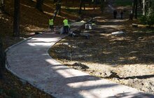 Фото 5: У Личаківському парку тривають ремонтні роботи: облаштовують центральну алею та велодоріжку