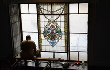 Фото 10: У будинку на пл. Соборна, 7 розпочалася реставрація 4 унікальних вітражів