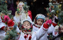 Фото 12: Різдвяного Дідуха встановили у Львові в переддень Різдва
