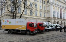 Фото 2: На площі Ринок відбулась презентація «Зміни в Укрпошті»: 50 нових автомобілів обслуговуватимуть місто Львів та околиці