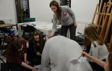 Фото 2: До Китайського нового року у Львові розмальовують 15 скульптур панд