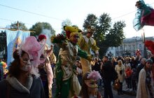 Фото 38: Карнавальною ходою у Львові розпочався «Золотий Лев на вулиці – 2017»