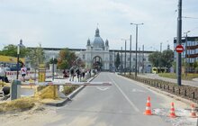 Фото 28: Мерія закликає водіїв приватних авто не паркуватися у частині пл. Двірцевої, де знаходяться зупинки громадського транспорту і пішохідна зона