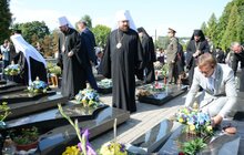 Фото 11: У Львові вшанували спочилих захисників України та помолились на могилі Патріарха Димитрія