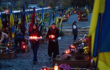Фото 7: У Львові одночасно запалили лампадки на полях Почесних поховань воїнів