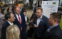 Фото 3: Mastercard та Ощадбанк обладнали львівські трамваї технологією безконтактної оплати
