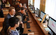 Фото 3: Мер Львова взяв участь у Годині коду — разом з учнями кодив гру