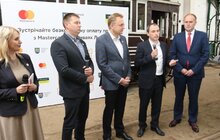 Фото 10: Mastercard та Ощадбанк обладнали львівські трамваї технологією безконтактної оплати