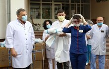 Фото 1: Для медиків Львова передали понад 50 тисяч одиниць засобів захисту