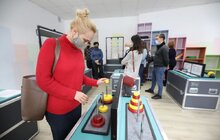 Фото 5: Школи Львова отримали третю наукову мобільну лабораторію