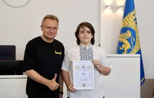 Фото 2: Переможці всеукраїнських етапів олімпіад та конкурсів отримали від міськради по 10 000 грн