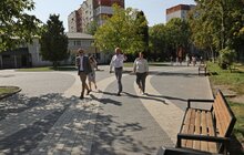 Фото 2: Мер оглянув оновлений громадський простір на вул. Зубрівська — Довженка