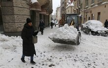 Фото 2: Мерія закликає мешканців бути особливо обережними через нависання буруль та снігу