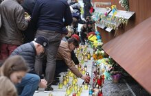 Фото 14: День Гідності та Свободи: на Меморіалі пам’яті Героїв Небесної Сотні запалили лампадки