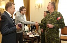 Фото 12: Мер Львова нагородив канадського підполковника Кріса К. Рівза Орденом св. Юрія