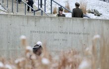 Фото 19: У Львові сотнями паперових ангелів вшанували пам’ять Героїв Небесної Сотні (фото/відео)