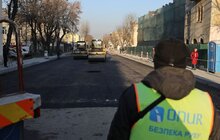 Фото 1: Реконструкція вул. Б. Хмельницького: на відрізку від вул. Механічної до вул. Олійної стелять нижній шар асфальту
