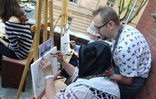 Фото 6: Усі охочі малювали пейзаж «Собор Св. Юра під захід сонця» О. Новаківського на День міста