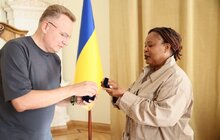 Фото 2: Лауреатки Нобелівської премії миру Джоді Вільямс, Лейма Гбові та Тавакуль Карман стали амбасадорками проєкту «Незламні»