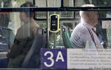 Фото 1: Від сьогодні проїзд на трьох міських маршрутах можна оплатити безготівково