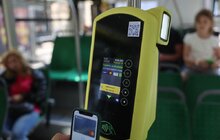 Фото 9: Від сьогодні проїзд на трьох міських маршрутах можна оплатити безготівково