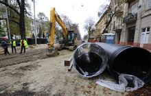 Фото 6: Реконструкція вул. С. Бандери: з боку вул. Чупринки прокладають трамвайні плити