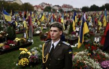 Фото 2: Сьогодні Митрополит Епіфаній вшанував пам’ять полеглих бійців на Личаківському цвинтарі