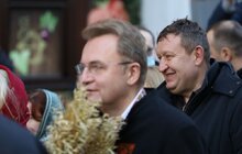Фото 11: Напередодні Різдва у Львові встановили Різдвяного Дідуха
