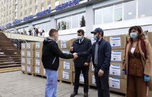 Фото 28: Благодійники передали 4 000 комплектів засобів захисту для медиків лікарні швидкої допомоги