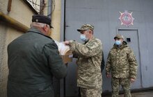 Фото 8: Мерія передала слідчому ізолятору засоби індивідуального захисту