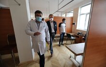 Фото 10: Андрій Садовий оглянув проведені ремонти та майбутні нові кабінети в 4-тій міській поліклініці Львова