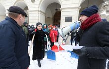 Фото 1: Працівники Львівської мерії долучились до прибирання міста від снігу