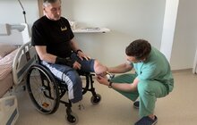 Фото 1: Перший в історії України пацієнт із вживленим у кістку протезом – ходить (фото, відео)