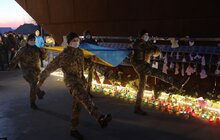 Фото 14: У Львові в пам’ять про Небесну Сотню у небо запустили світлові промені