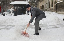 Фото 11: Працівники Львівської мерії долучились до прибирання міста від снігу