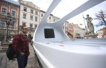 Фото 3: У центрі Львова розмістили човен, на якому львів’янин підкорить Атлантичний океан