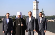 Фото 9: Блаженніший Епіфаній вшанував захисників України на Меморіалі Героїв Небесної Сотні у Львові