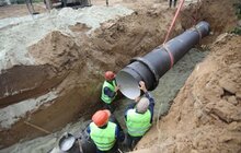 Фото 12: У с. Лисиничі ремонтні бригади ЛМКП «Львівводоканал» проводять заміну аварійного магістрального водогону