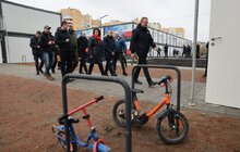 Фото 16: Представники Польщі і Великої Британії відвідали найбільше модульне містечко у Львові, яке звели за кошти цих країн