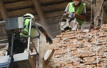 Фото 4: На пр. Свободи, 23 почали розбирати завали: протиаварійні роботи фінансуватиме власник сусіднього будинку (відео)