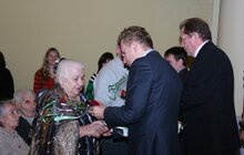 Фото 4: Присвоєння почесного звання «Мати-героїня»