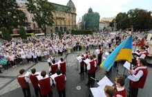 Фото 7: Біля пам’ятника Т. Шевченку капела «Дударик» заспівала Акафіст до Пресвятої Богородиці