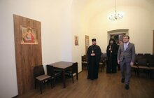 Фото 1: Представник Вселенського Патріарха в Україні під час свого візиту до Львова відвідав міську Ратушу