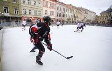 Фото 22: У центрі Львова День хокею — дружній матч зіграли між собою команди з Канади та зі Львова