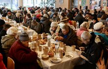 Фото 11: Різдво єднає: для людей у потребі у Львові провели спільний різдвяний обід (відео)
