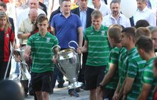 Фото 14: У сквері «На Валах» виставили футбольні трофеї Ліги чемпіонів УЄФА