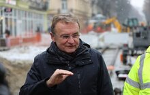 Фото 21: Триває реконструкція вул. С. Бандери: підрядник проводить роботи з облаштування колектора і водопровода