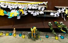 Фото 30: Сотні паперових ангеликів розмістили на Меморіалі Небесної Сотні у Львові