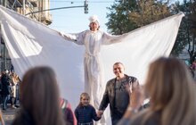 Фото 17: Карнавальною ходою у Львові розпочався «Золотий Лев на вулиці – 2017»